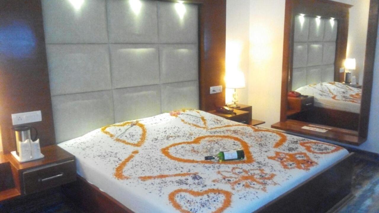 Himalayan Nomad Cottage, Manali ! All 2 Bedroom Independent Cottages ! Personal Lawn Every Cottage ! Parking ! Scenic Mountains View ! Spacious Rooms ! Eksteriør bilde