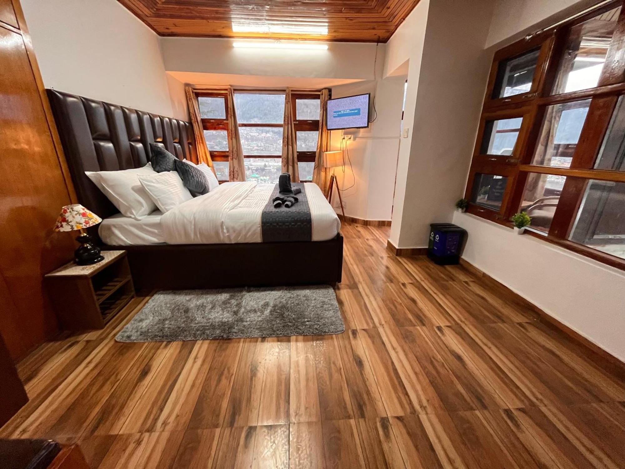 Himalayan Nomad Cottage, Manali ! All 2 Bedroom Independent Cottages ! Personal Lawn Every Cottage ! Parking ! Scenic Mountains View ! Spacious Rooms ! Eksteriør bilde