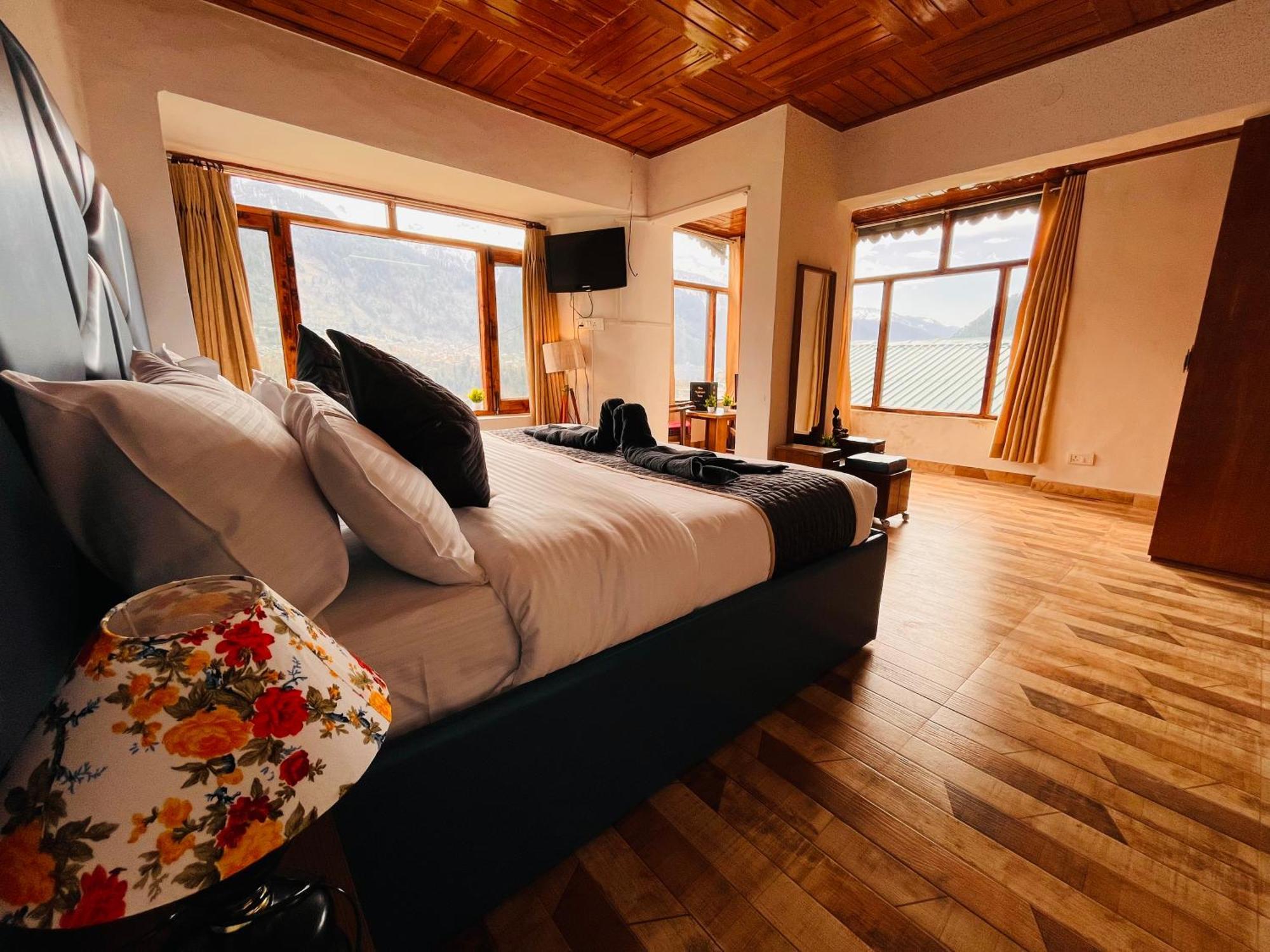 Himalayan Nomad Cottage, Manali ! All 2 Bedroom Independent Cottages ! Personal Lawn Every Cottage ! Parking ! Scenic Mountains View ! Spacious Rooms ! Eksteriør bilde
