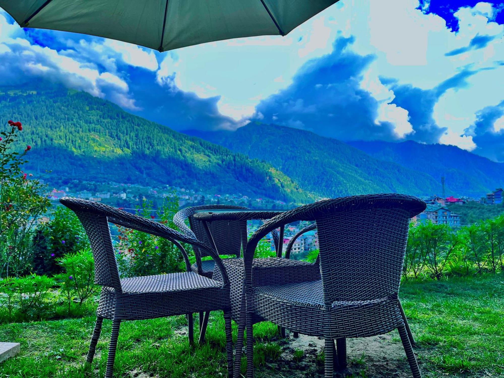 Himalayan Nomad Cottage, Manali ! All 2 Bedroom Independent Cottages ! Personal Lawn Every Cottage ! Parking ! Scenic Mountains View ! Spacious Rooms ! Eksteriør bilde