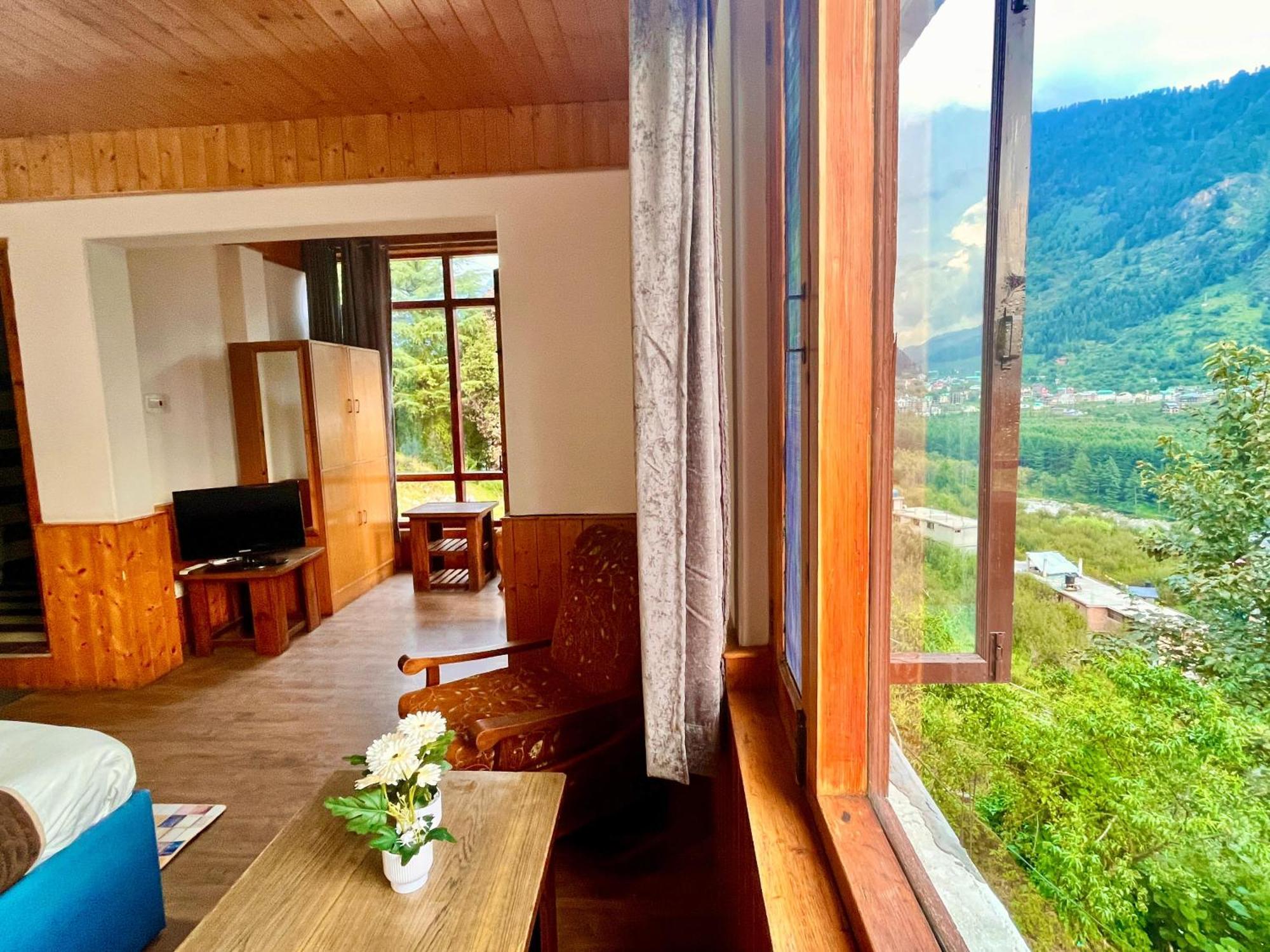 Himalayan Nomad Cottage, Manali ! All 2 Bedroom Independent Cottages ! Personal Lawn Every Cottage ! Parking ! Scenic Mountains View ! Spacious Rooms ! Eksteriør bilde