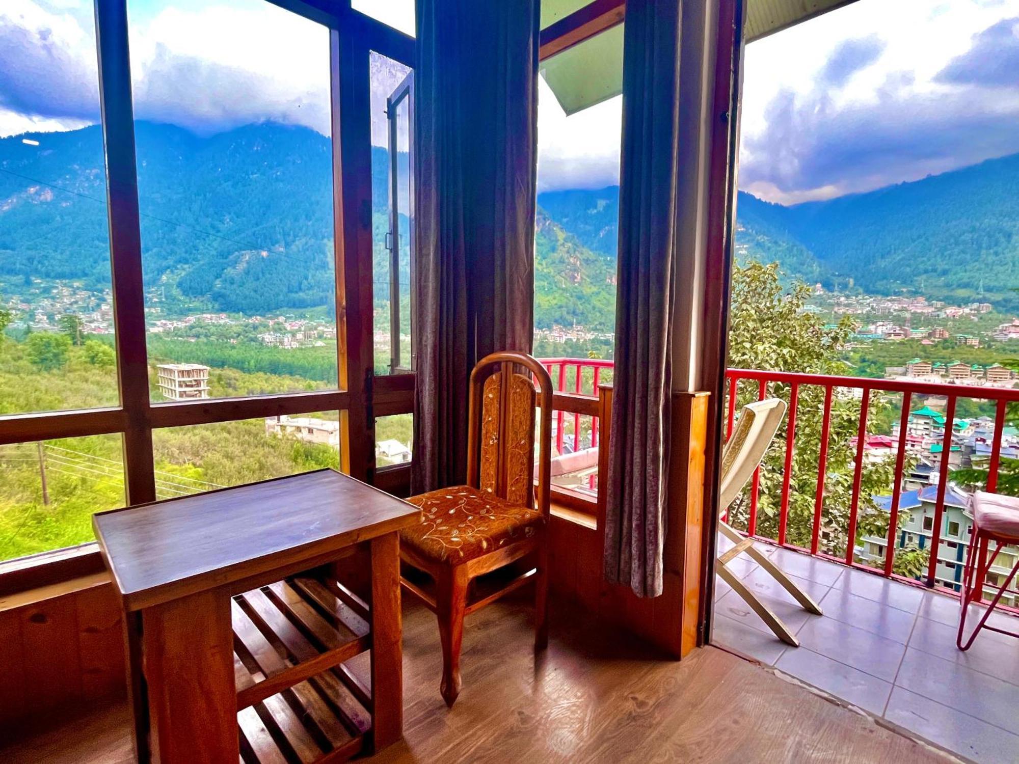 Himalayan Nomad Cottage, Manali ! All 2 Bedroom Independent Cottages ! Personal Lawn Every Cottage ! Parking ! Scenic Mountains View ! Spacious Rooms ! Eksteriør bilde