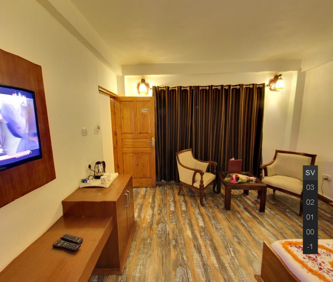 Himalayan Nomad Cottage, Manali ! All 2 Bedroom Independent Cottages ! Personal Lawn Every Cottage ! Parking ! Scenic Mountains View ! Spacious Rooms ! Eksteriør bilde
