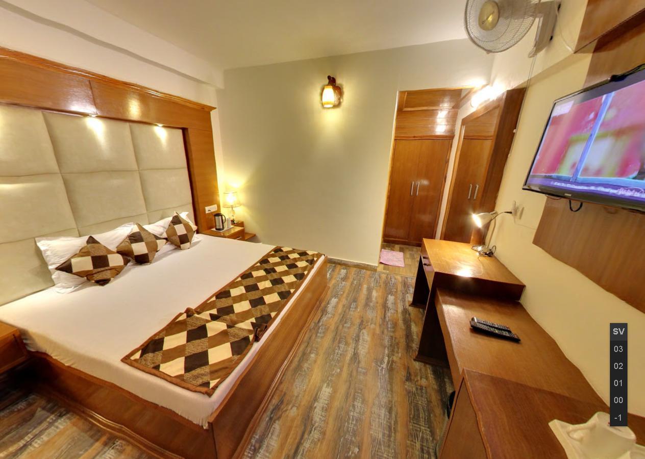 Himalayan Nomad Cottage, Manali ! All 2 Bedroom Independent Cottages ! Personal Lawn Every Cottage ! Parking ! Scenic Mountains View ! Spacious Rooms ! Eksteriør bilde
